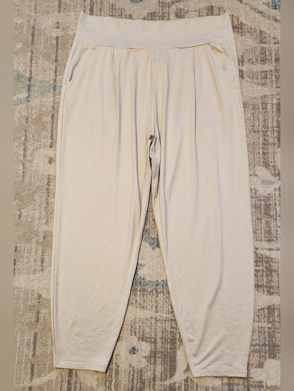 Vuori Lux Harem Pants. Cream. Size XL. Like New.